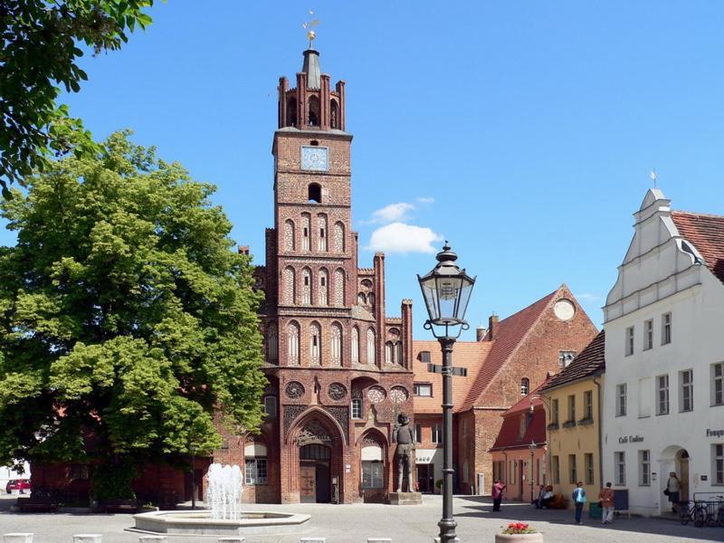 City Hotel-Pension Brandenburg ブランデンブルク エクステリア 写真